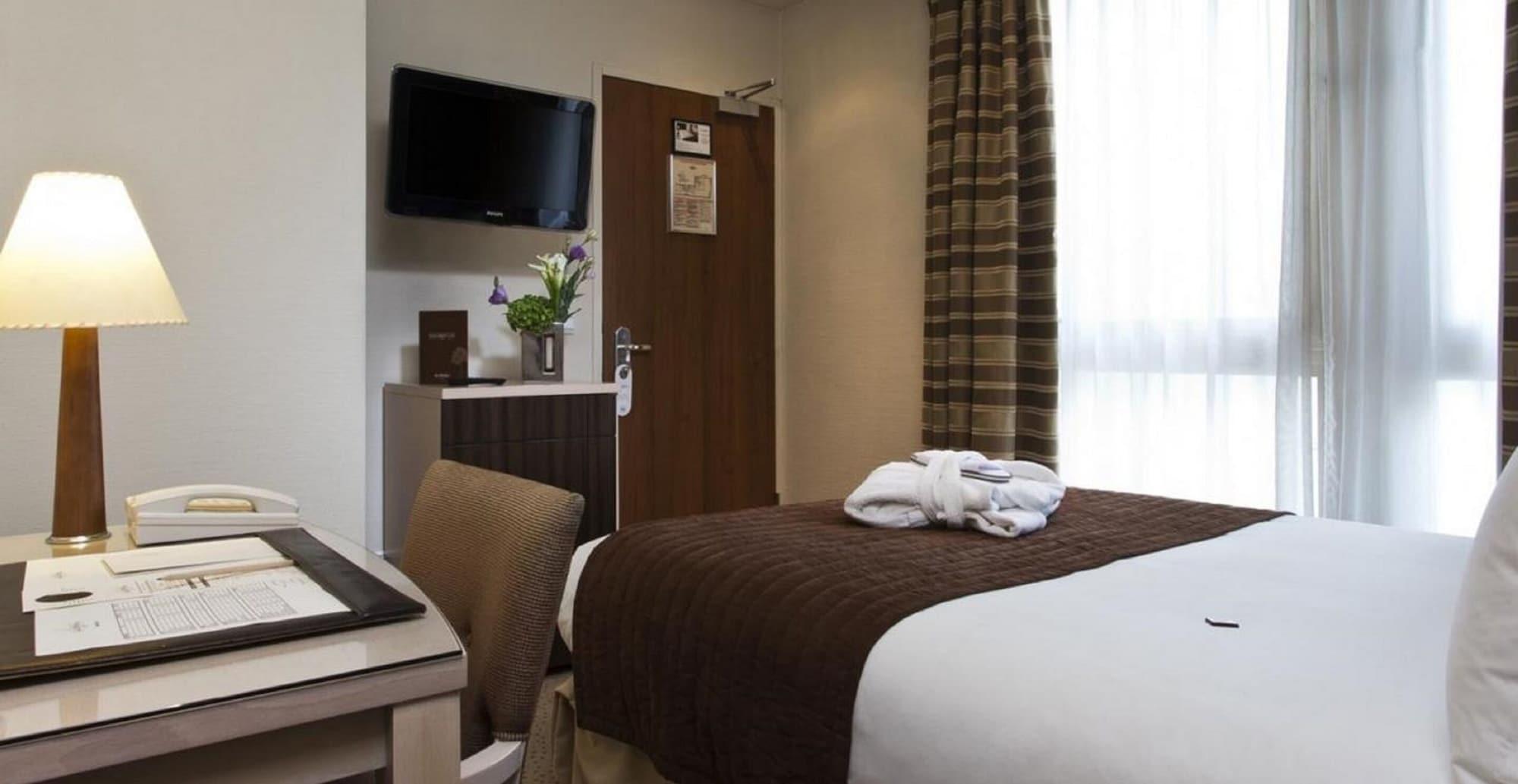 פריז Hotel Le Pera מראה חיצוני תמונה