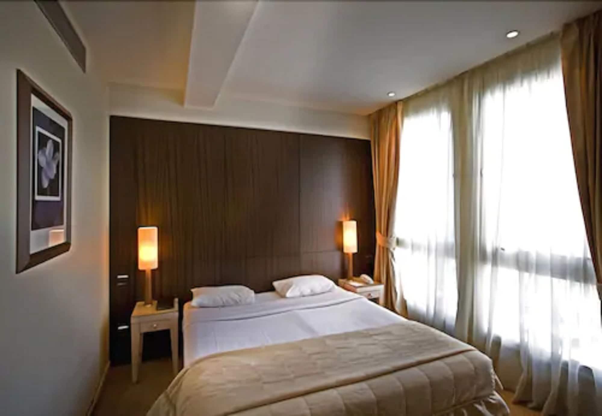 פריז Hotel Le Pera מראה חיצוני תמונה