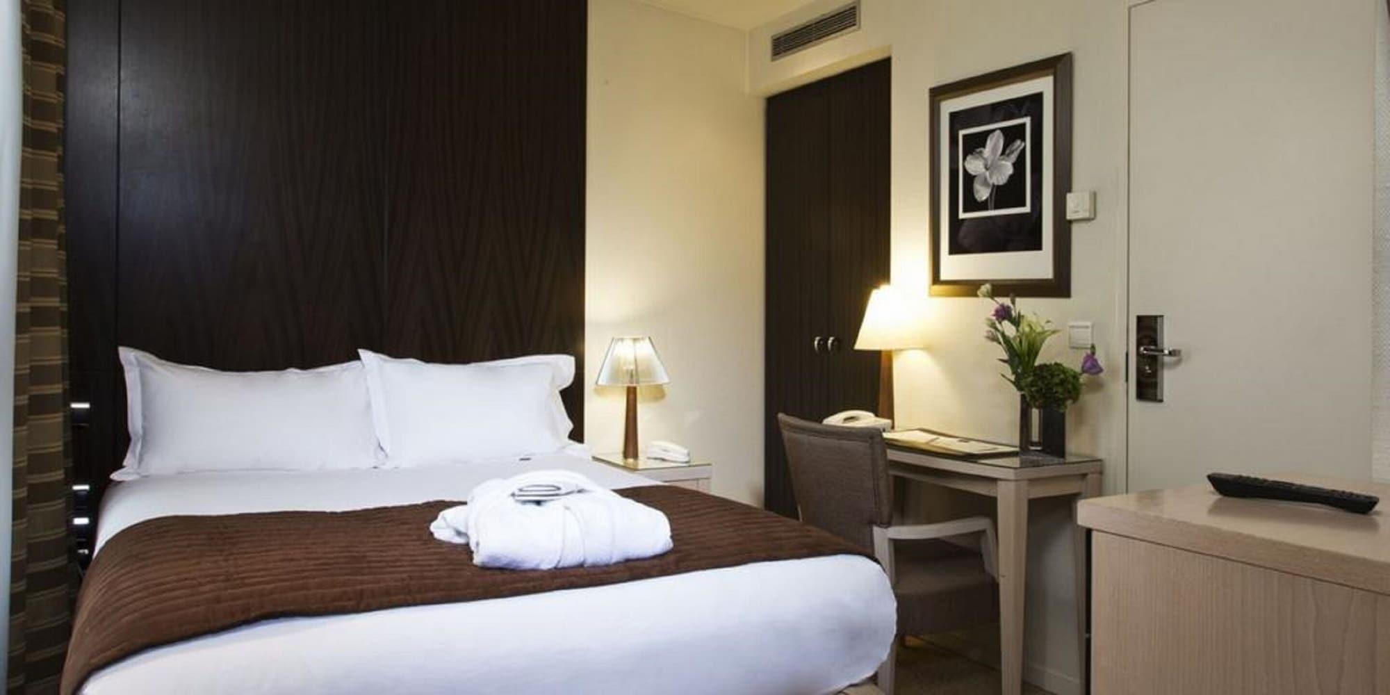 פריז Hotel Le Pera מראה חיצוני תמונה