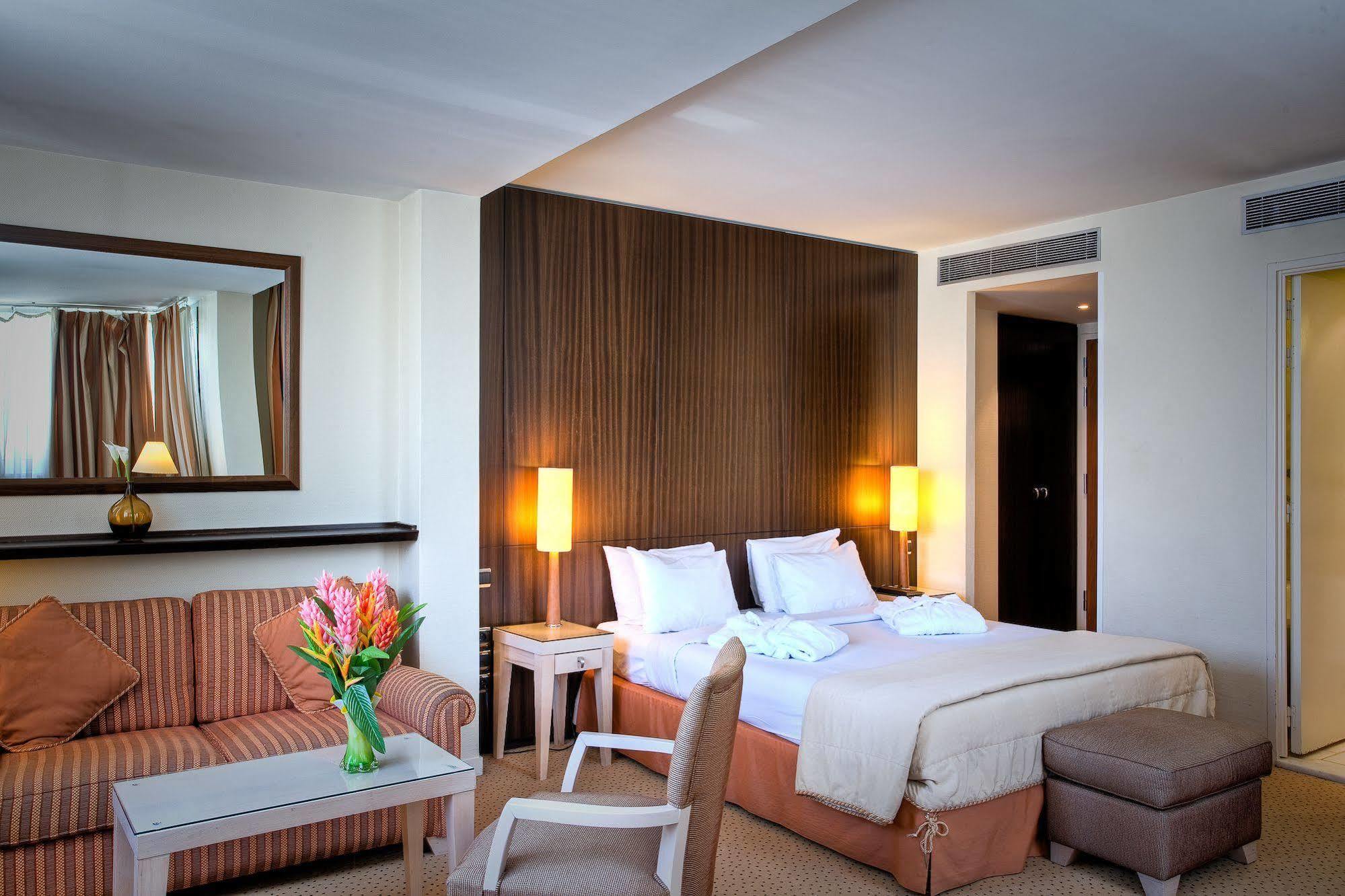 פריז Hotel Le Pera מראה חיצוני תמונה